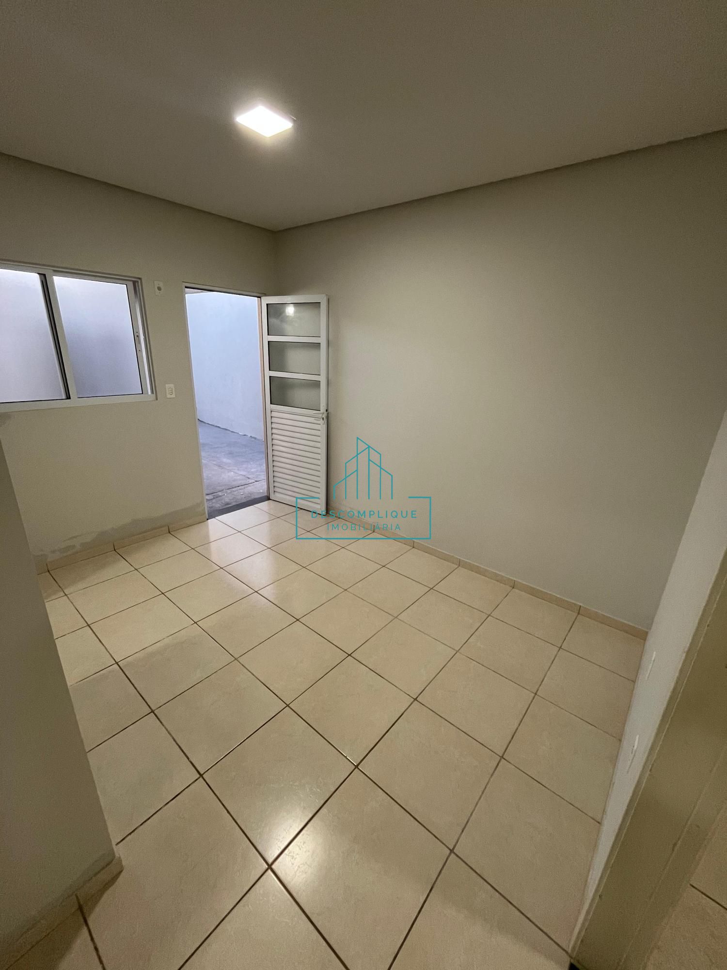 Casa à venda com 2 quartos, 45m² - Foto 9