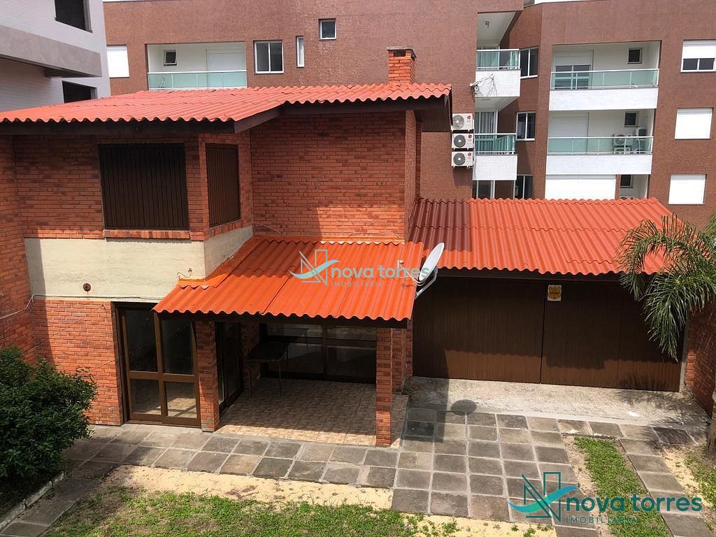 Casa com 9 dormitórios na Praia da Cal, em Torres-RS