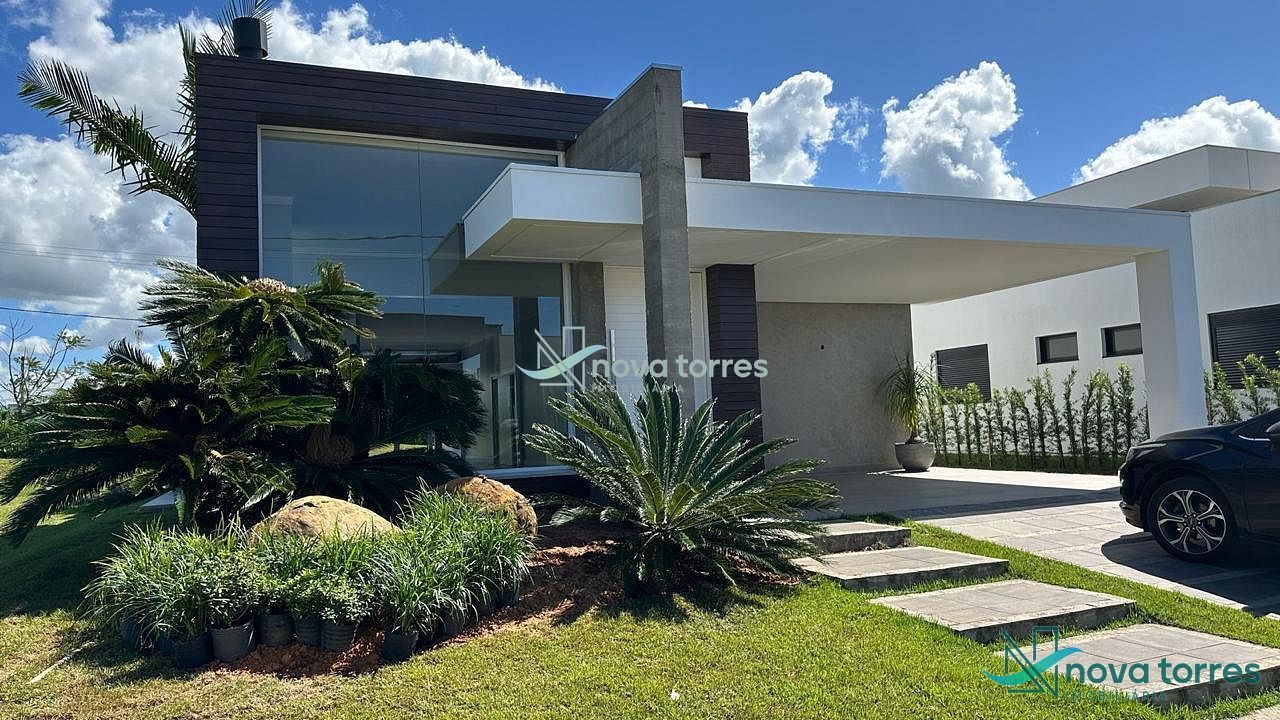 Casa com 4 suítes no condomínio Reserva das Águas em Torres-RS