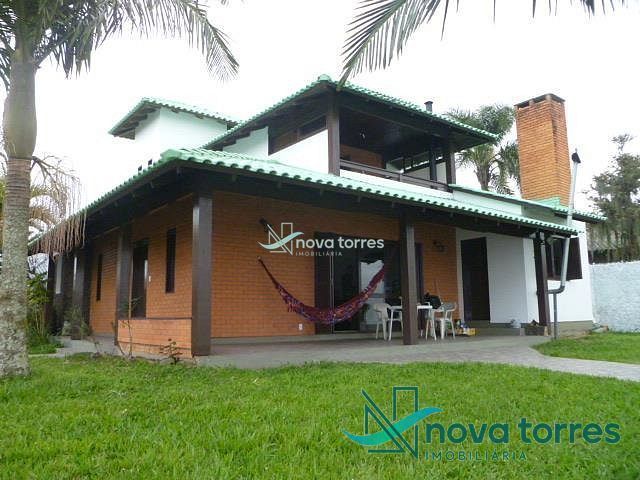 Casa com 4 dormitórios no bairro Igra Norte, em Torres-RS