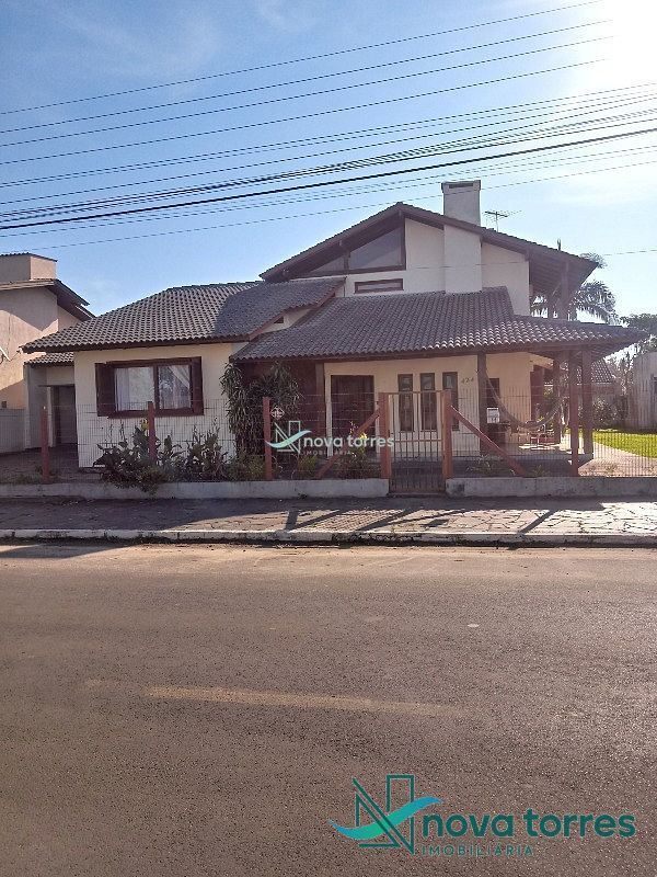 Casa com terreno de 720m²