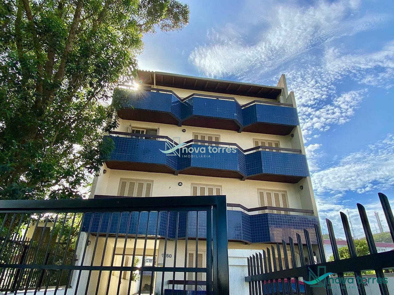 Apartamento térreo reformado na Lagoa do Violão