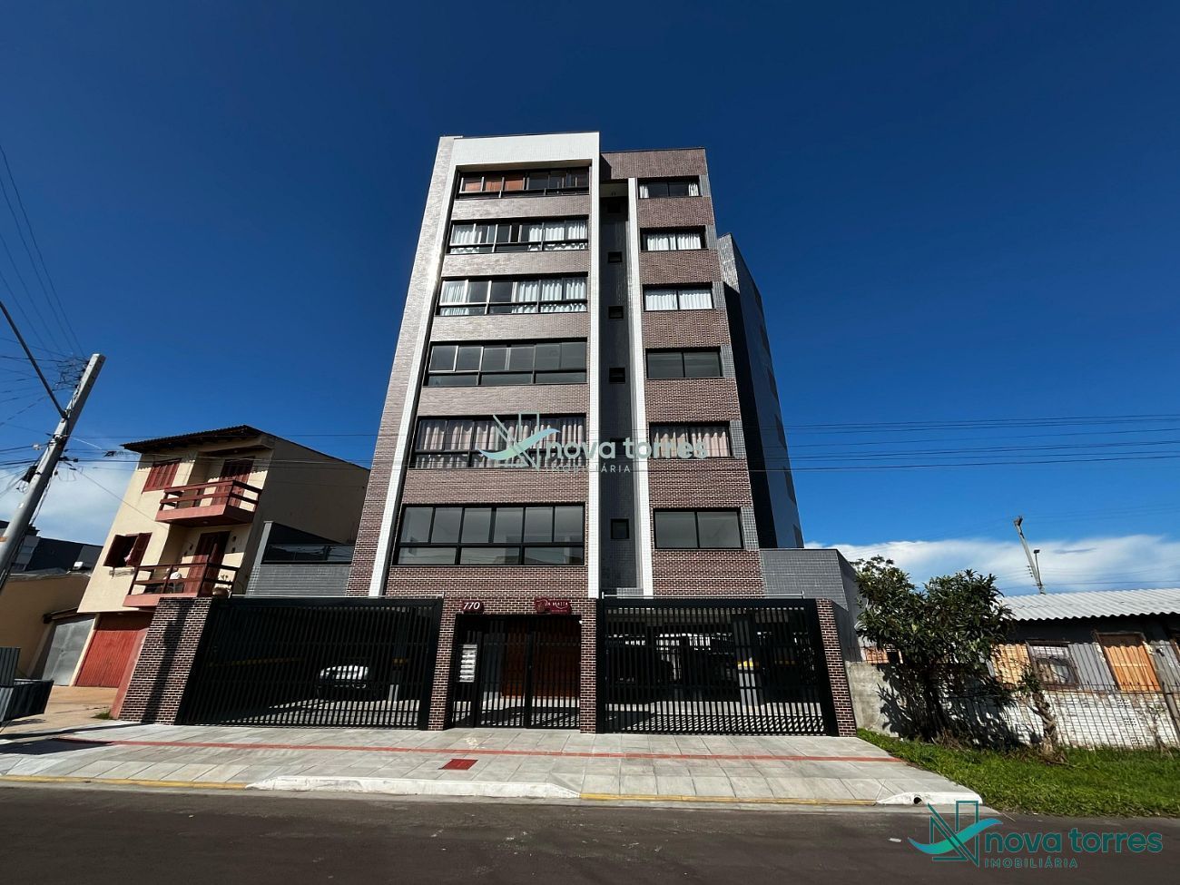 Apartamento de 2 Dormitórios com Sacada e Churrasqueira