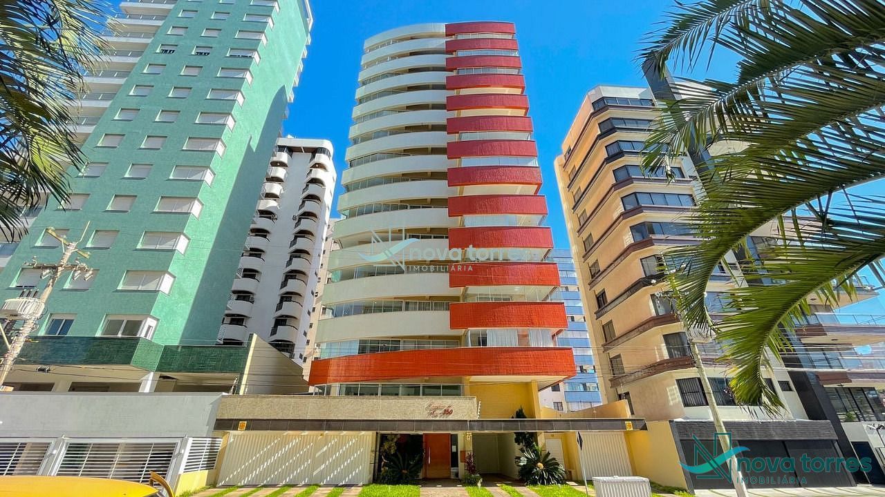 Apartamento com 4 dormitórios no Centro em Torres-RS
