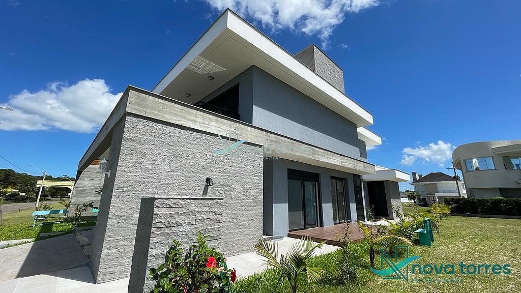 Casa com 4 dormitórios no Ocean Side, em Torres-RS