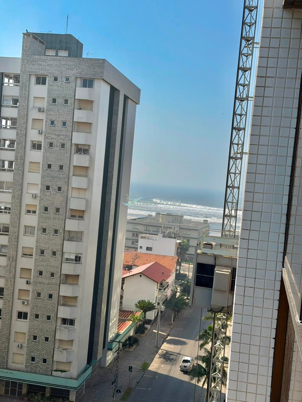Apartamento a poucos metros da Praia Grande