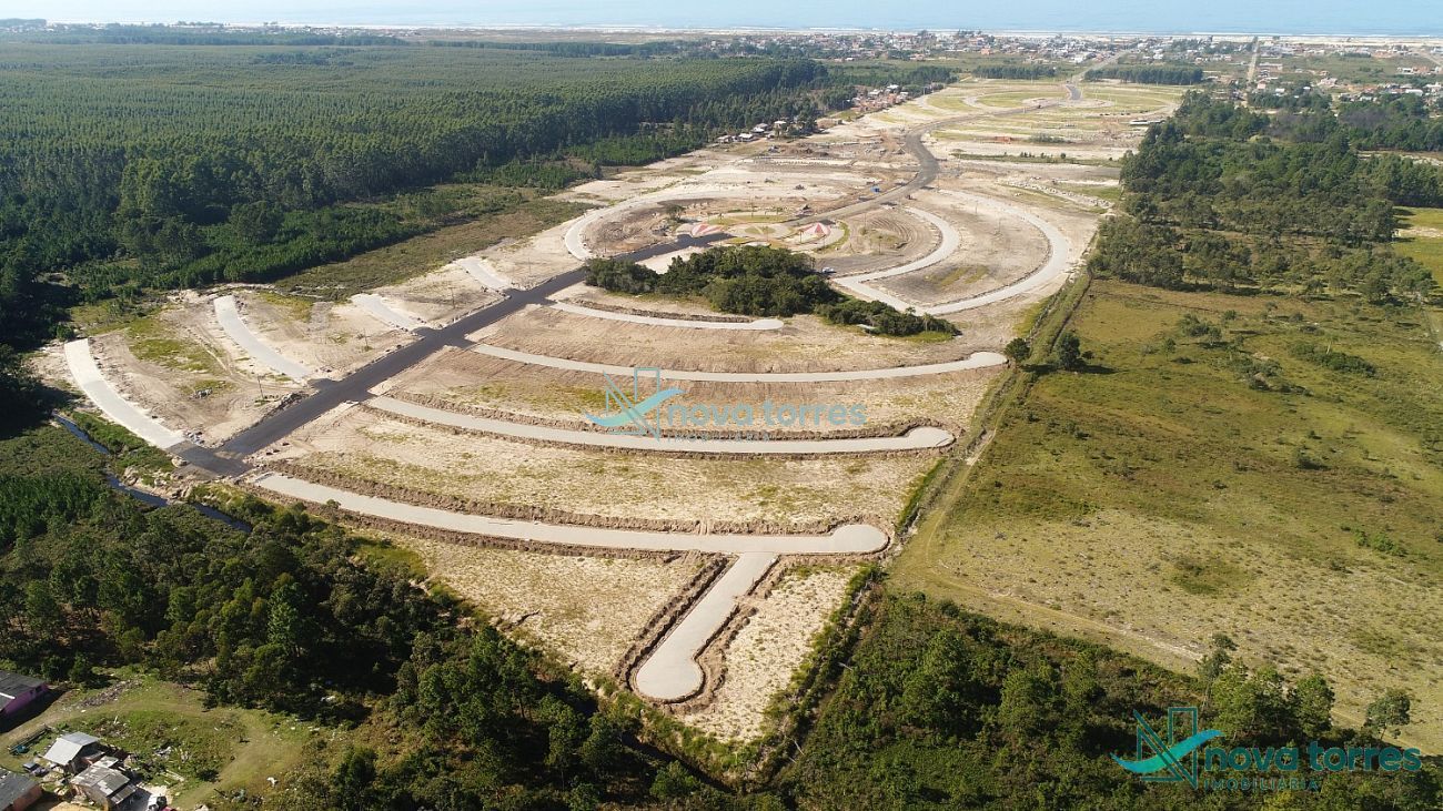 Terreno em condomínio próximo ao mar em Passo de Torres - SC