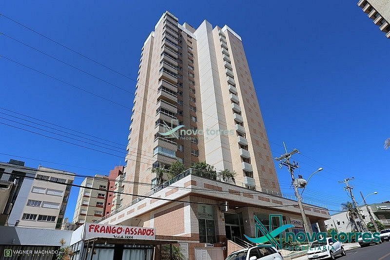 Flat com vista para o mar no bairro Praia Grande, Torres, a apenas uma quadra da praia.