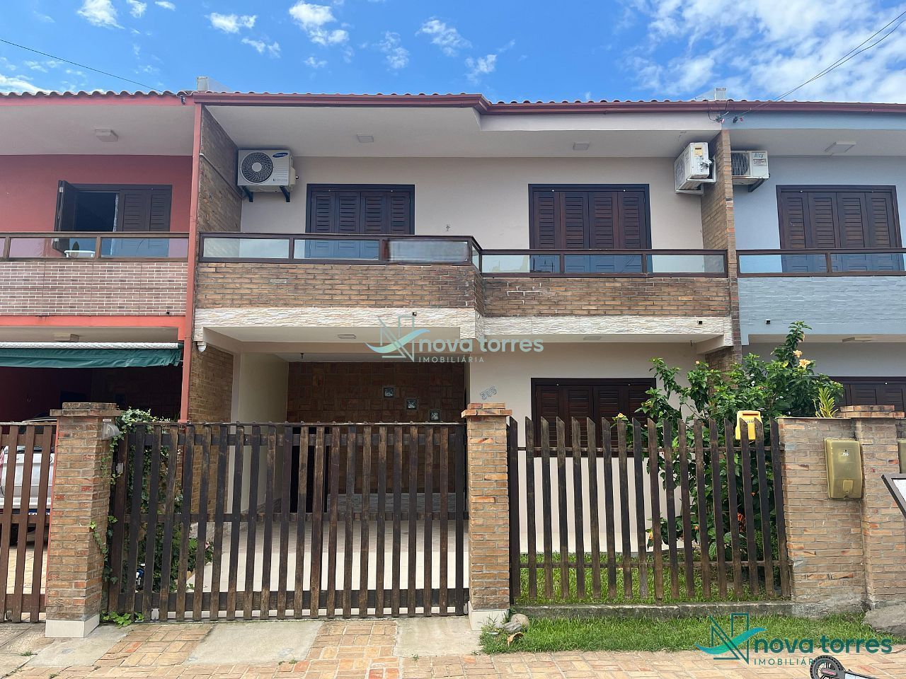 Sobrado com Suíte Master e Churrasqueira em Torres/RS