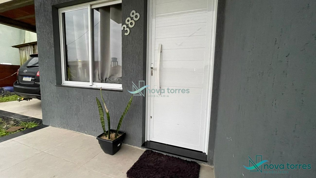Casa com 3 dormitórios no bairro Miratorres em Passo de Torres - SC