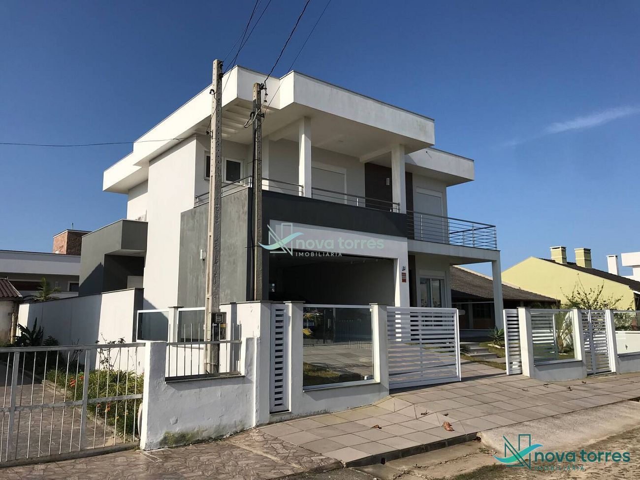 Casa com 3 suítes no bairro Bella Torres em Passo de Torres - SC