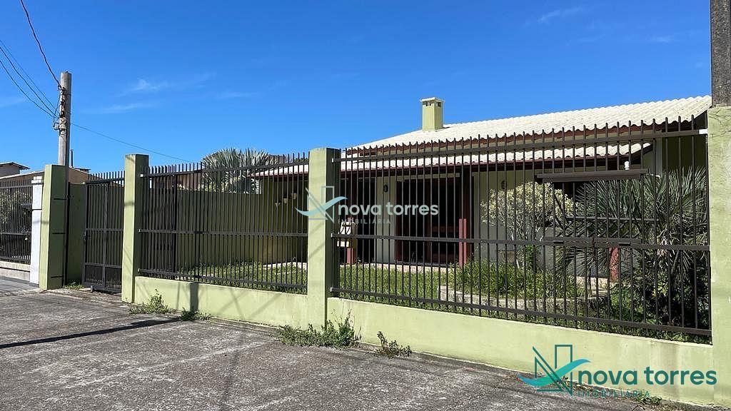 Casa com Piscina e Amplo Terreno na Praia da Cal em Torres