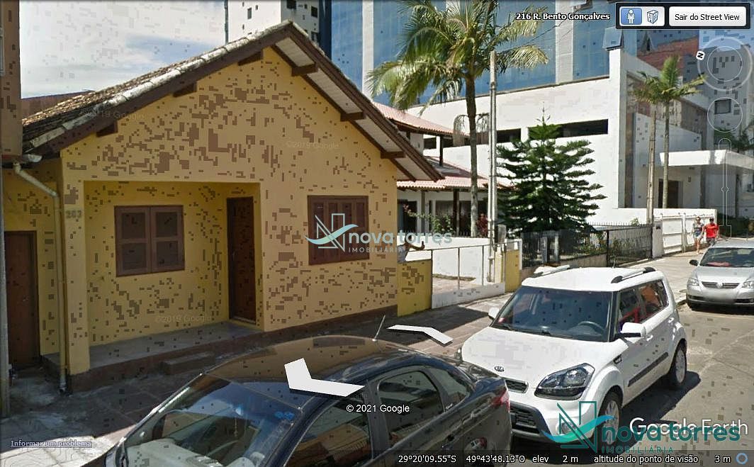 Casa com 4 dormitórios no Centro de Torres-RS