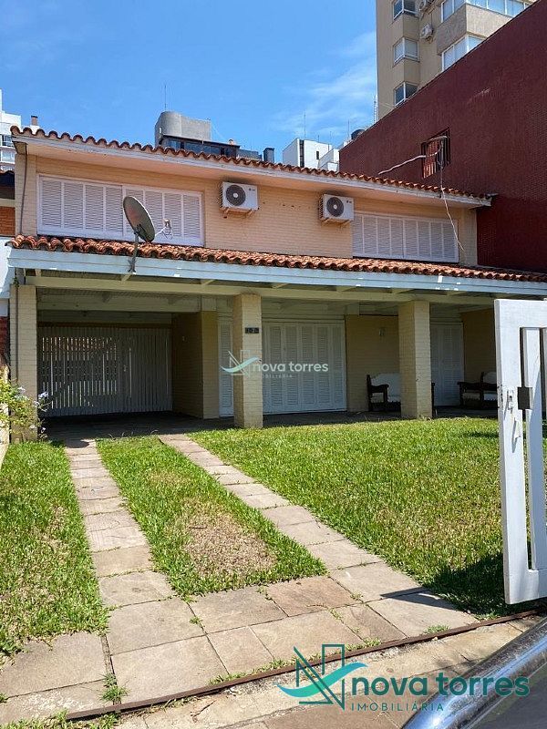Casa com 4 dormitórios na Praia Grande em Torres-RS
