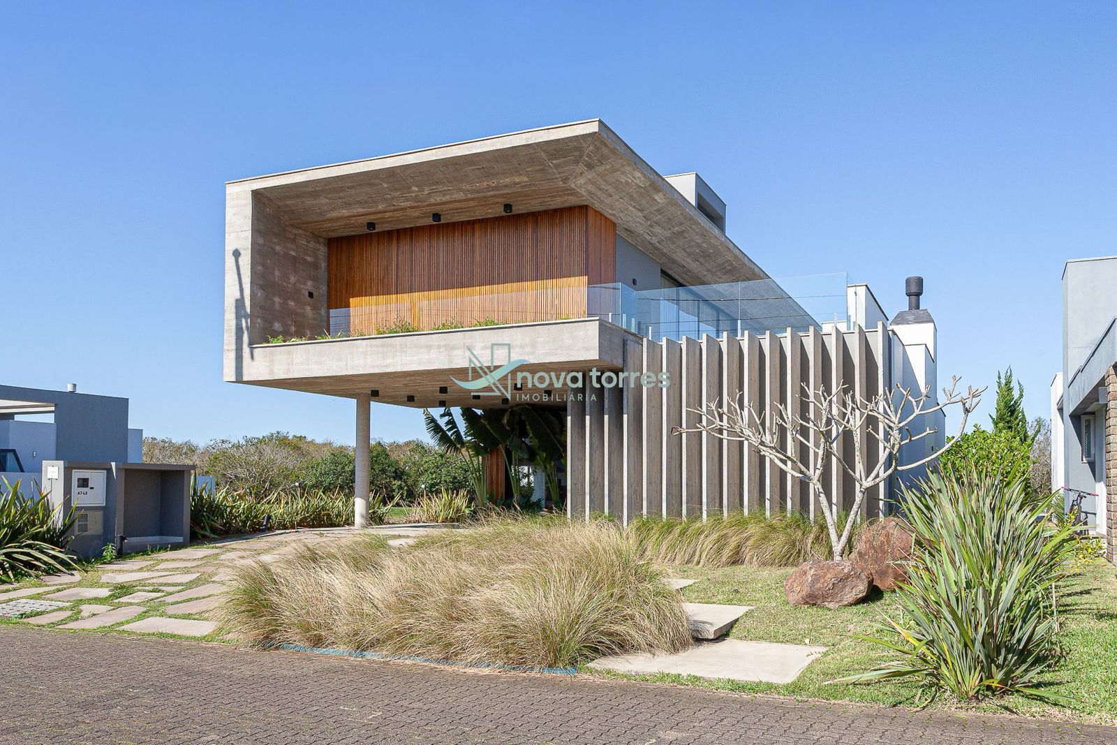Casa no Reserva das Águas, mobiliado e decorado