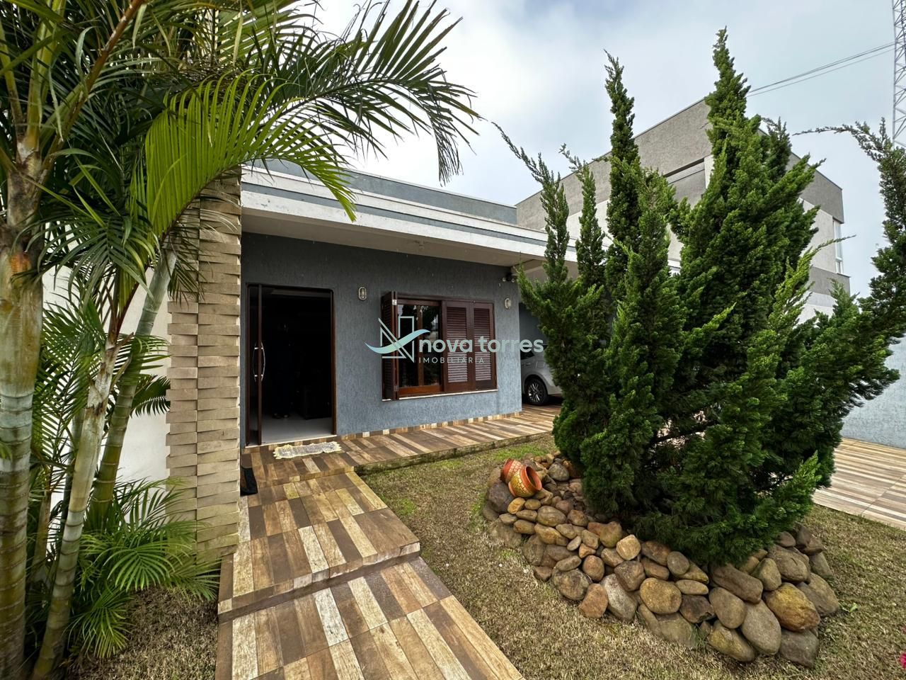 Casa em Torres com anexo nos fundos
