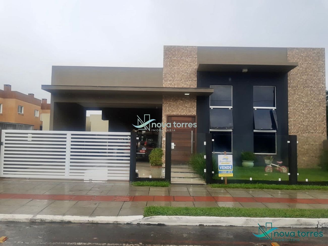 Casa com 3 dormitórios no bairro Novo Passo, em Passo de Torres - SC