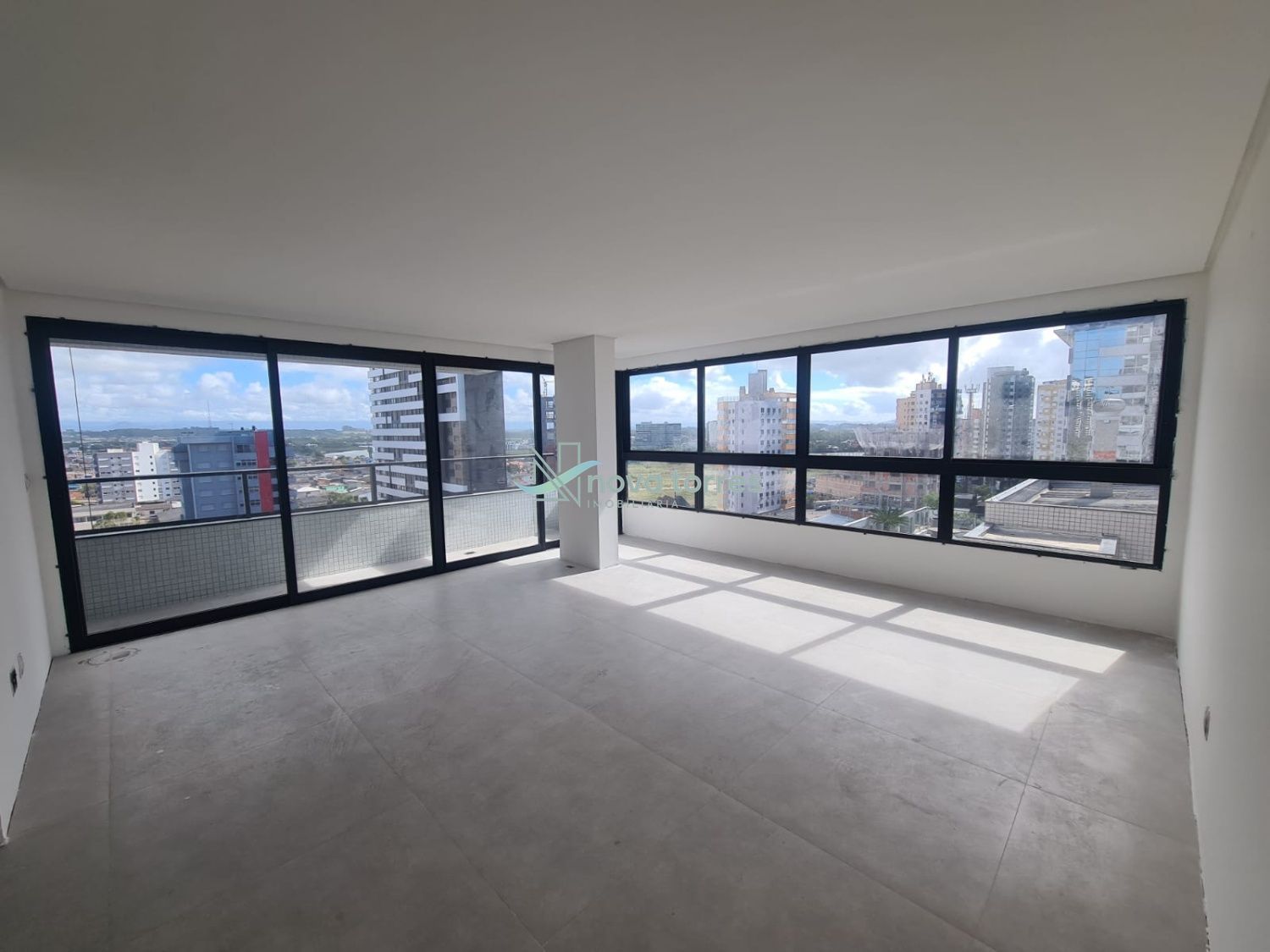 Apartamento com 3 dormitórios na Praia Grande