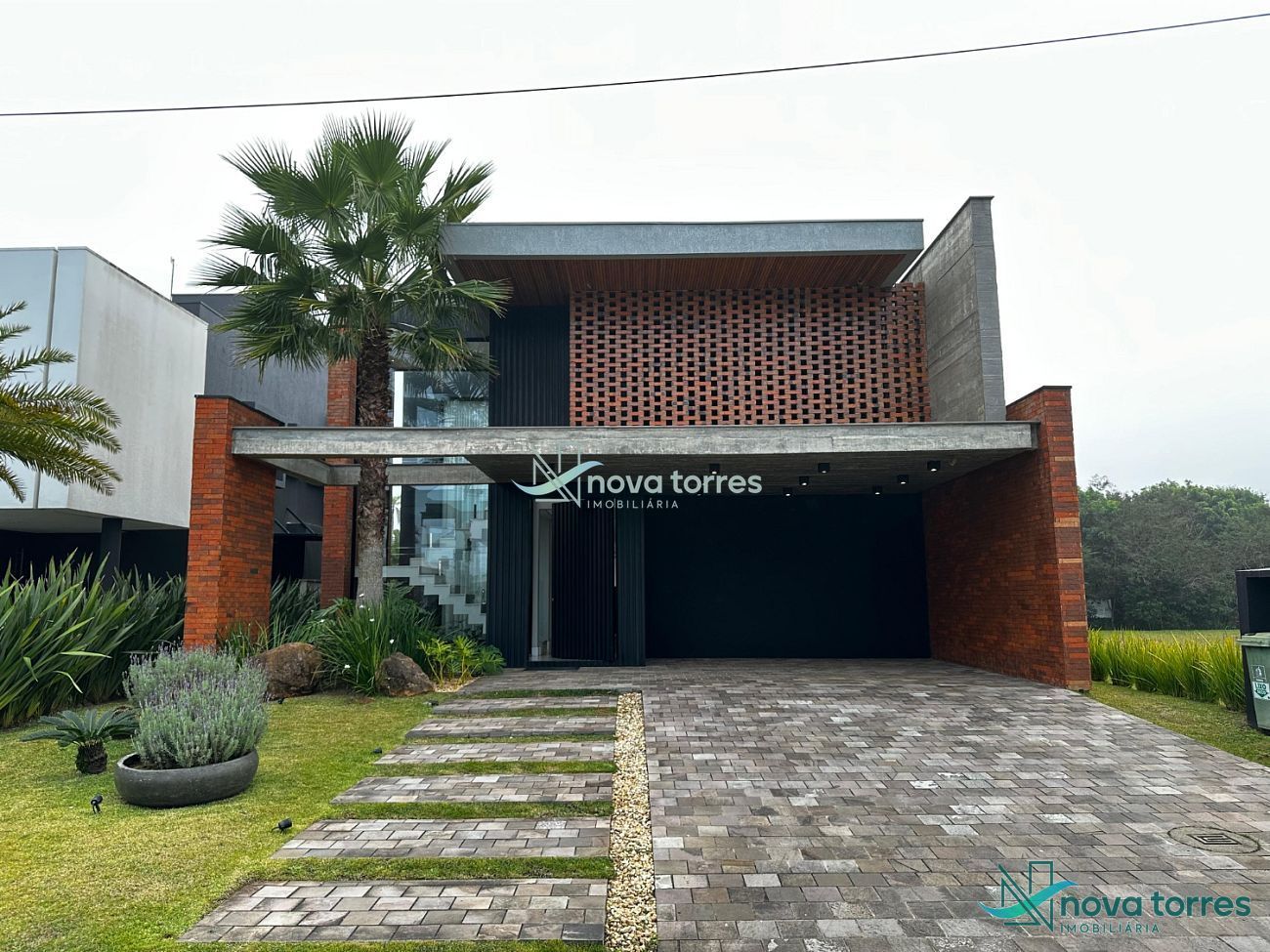 Casa de alto padrão no condomínio Reserva das Águas