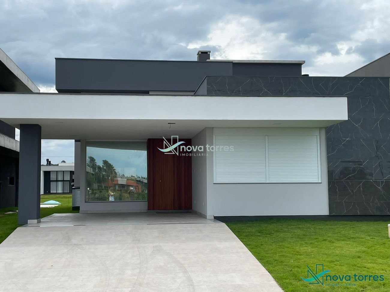 Casa térrea com 4 suítes no condomínio Reserva das Águas em Torres