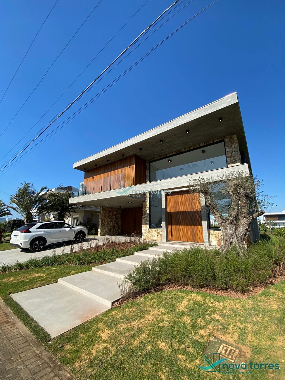 Casa com 5 suítes e piscina privativa no condomínio Ocean Side em Torres-RS