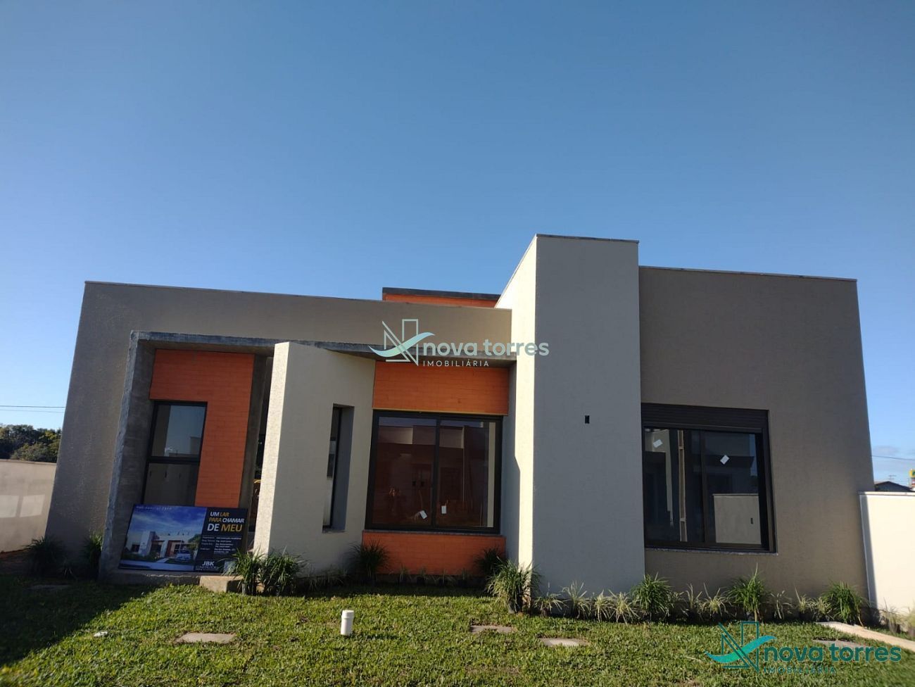 Casa com 3 dormitórios, sendo 1 suíte