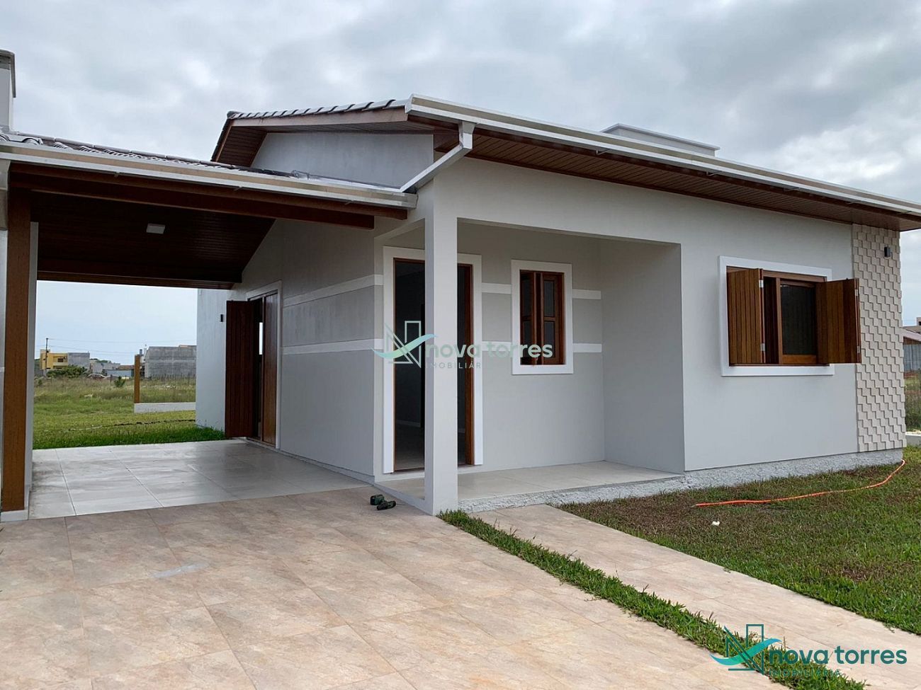 Casa com 2 dormitórios no bairro Praia Azul em Passo de Torres - SC