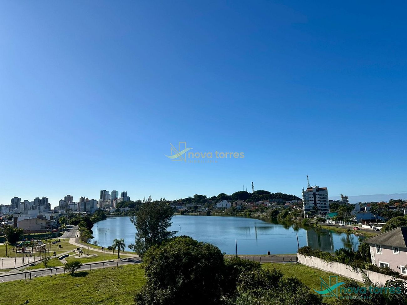 Apartamento com vista permanente para Lagoa do Violão.