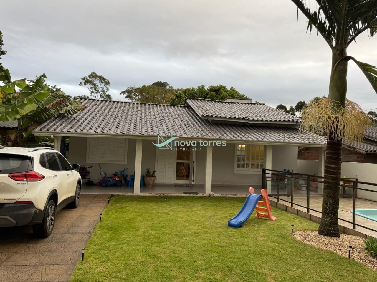 Excelente casa com piscina