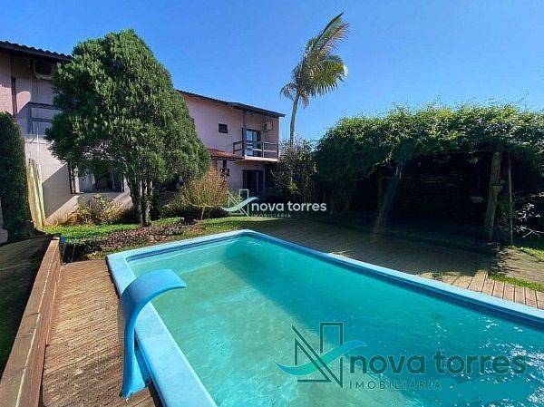Casa Moderna com Piscina Privativa no Bairro Sta