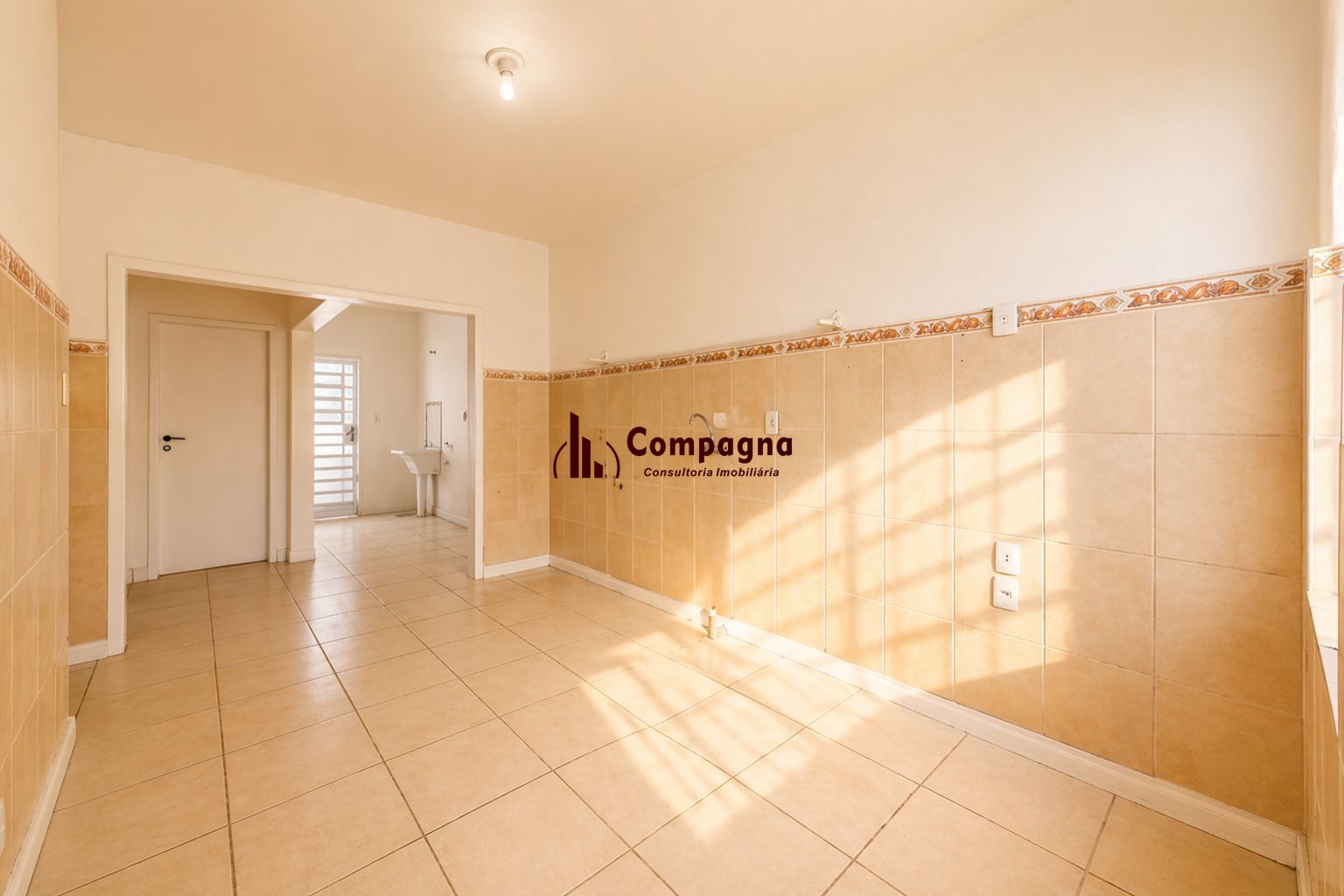 Casa Comercial/Residencial no Petrópolis com Pátio e 2 Vagas — foto 5