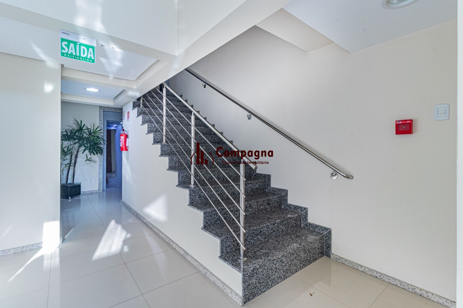 Sala Comercial para alugar - Rua Gomes de Freitas. — foto 2