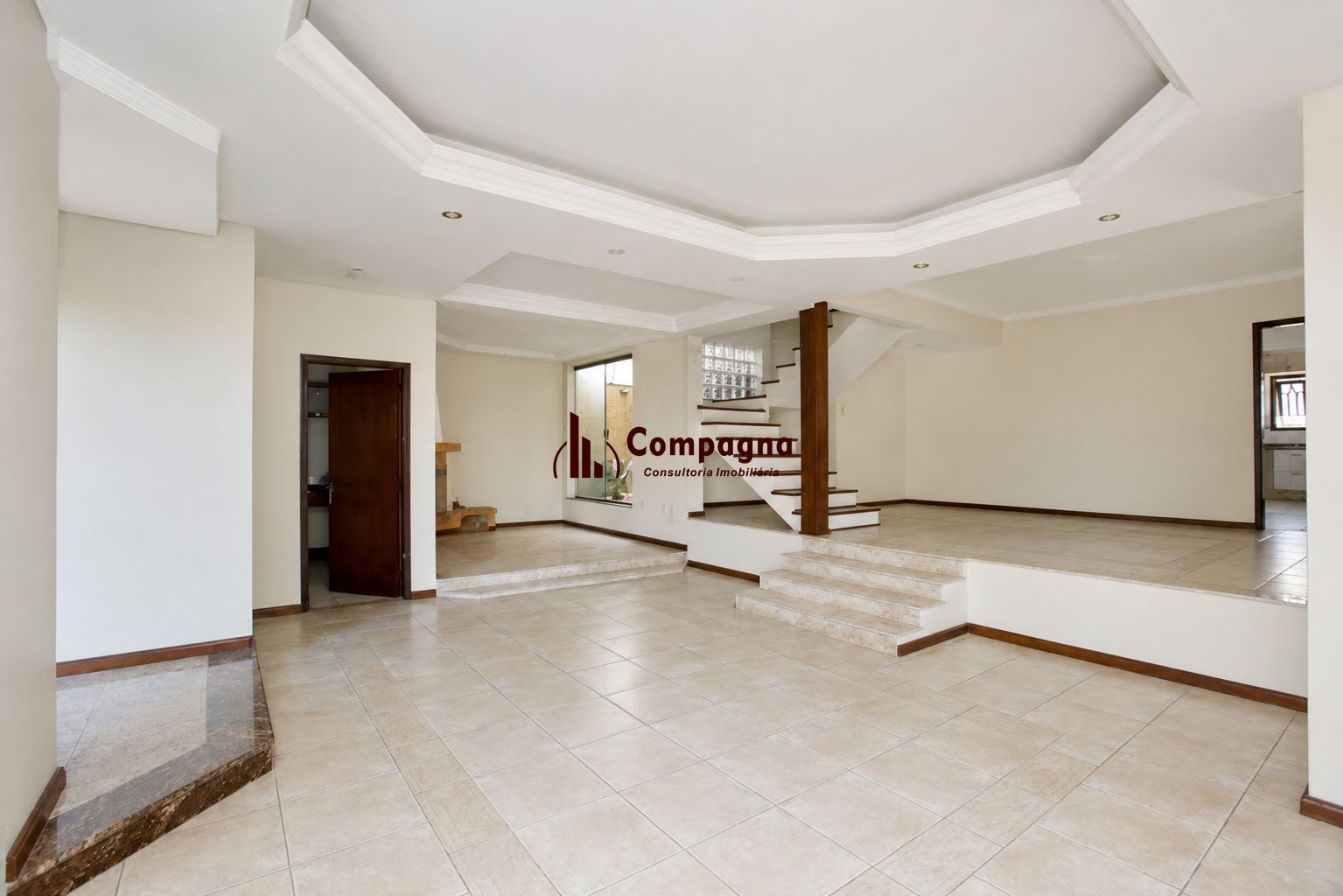 Casa ampla de esquina com 5 dormitórios no Jardim Itu Sabará — foto 2