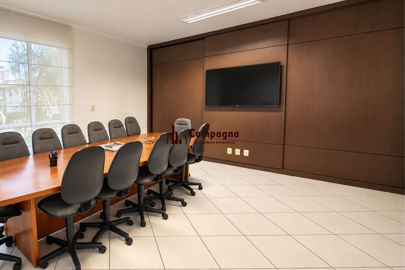 Prédio Comercial à Venda no Menino Deus | 417 m², Elevador, Auditório e 5 Vagas