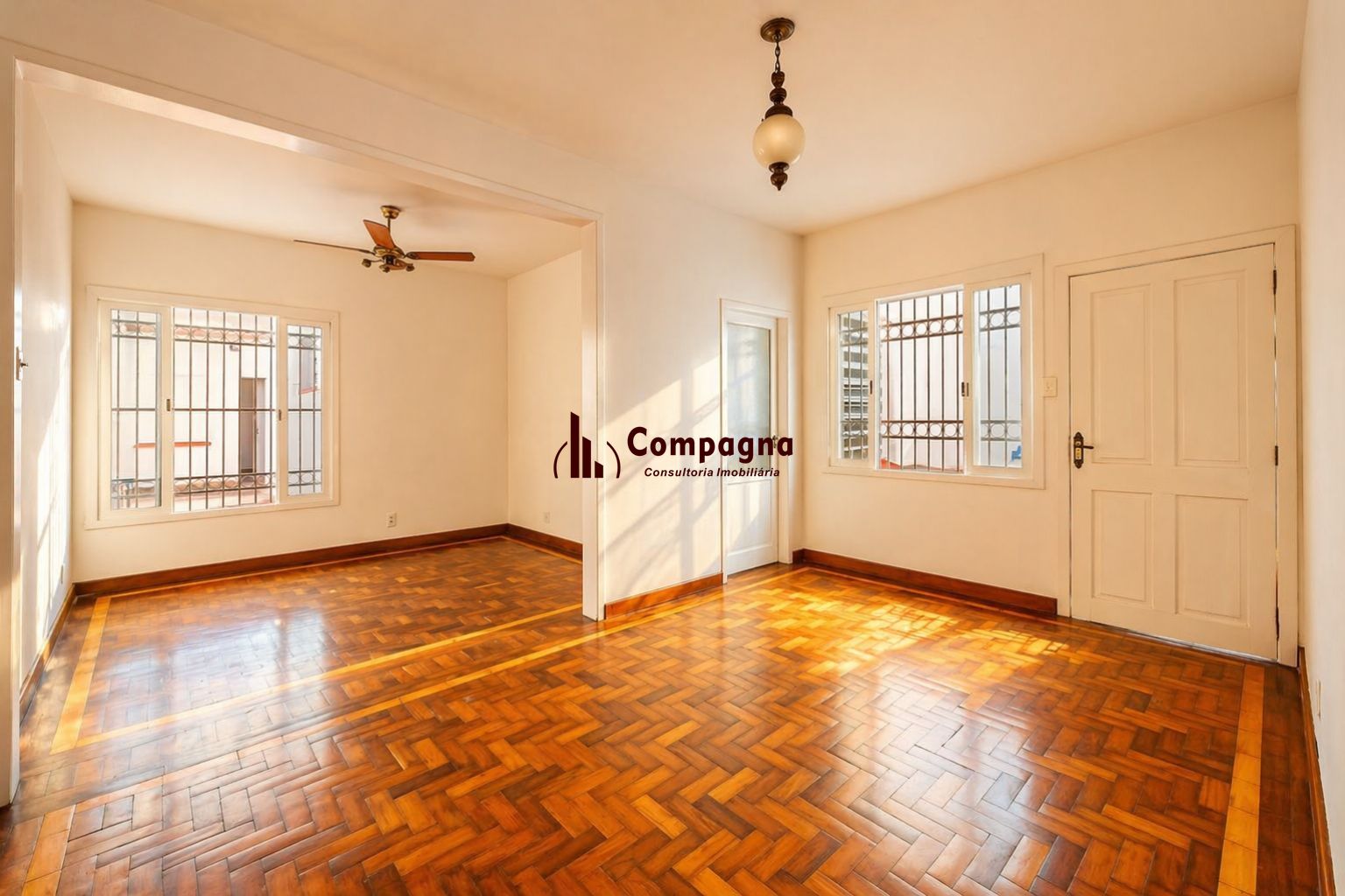 Casa Comercial/Residencial no Petrópolis com Pátio e 2 Vagas — foto 2