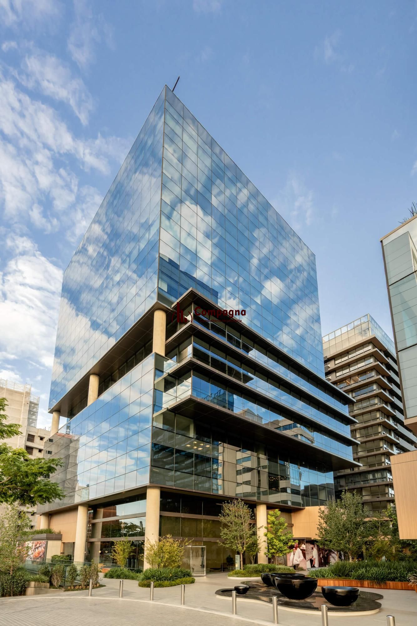 Imagem Fachada Prédio Carlos Gomes Square