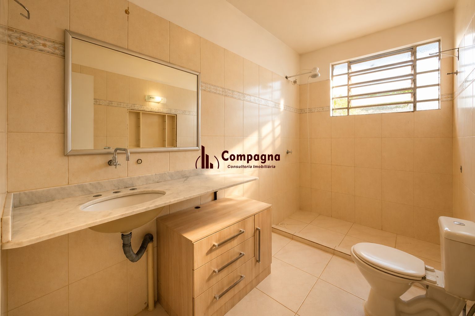 Casa Comercial/Residencial no Petrópolis com Pátio e 2 Vagas — foto 4