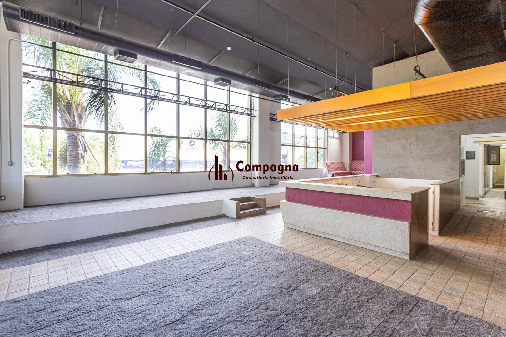 SALA COMERCIAL PASEO ZONA SUL.