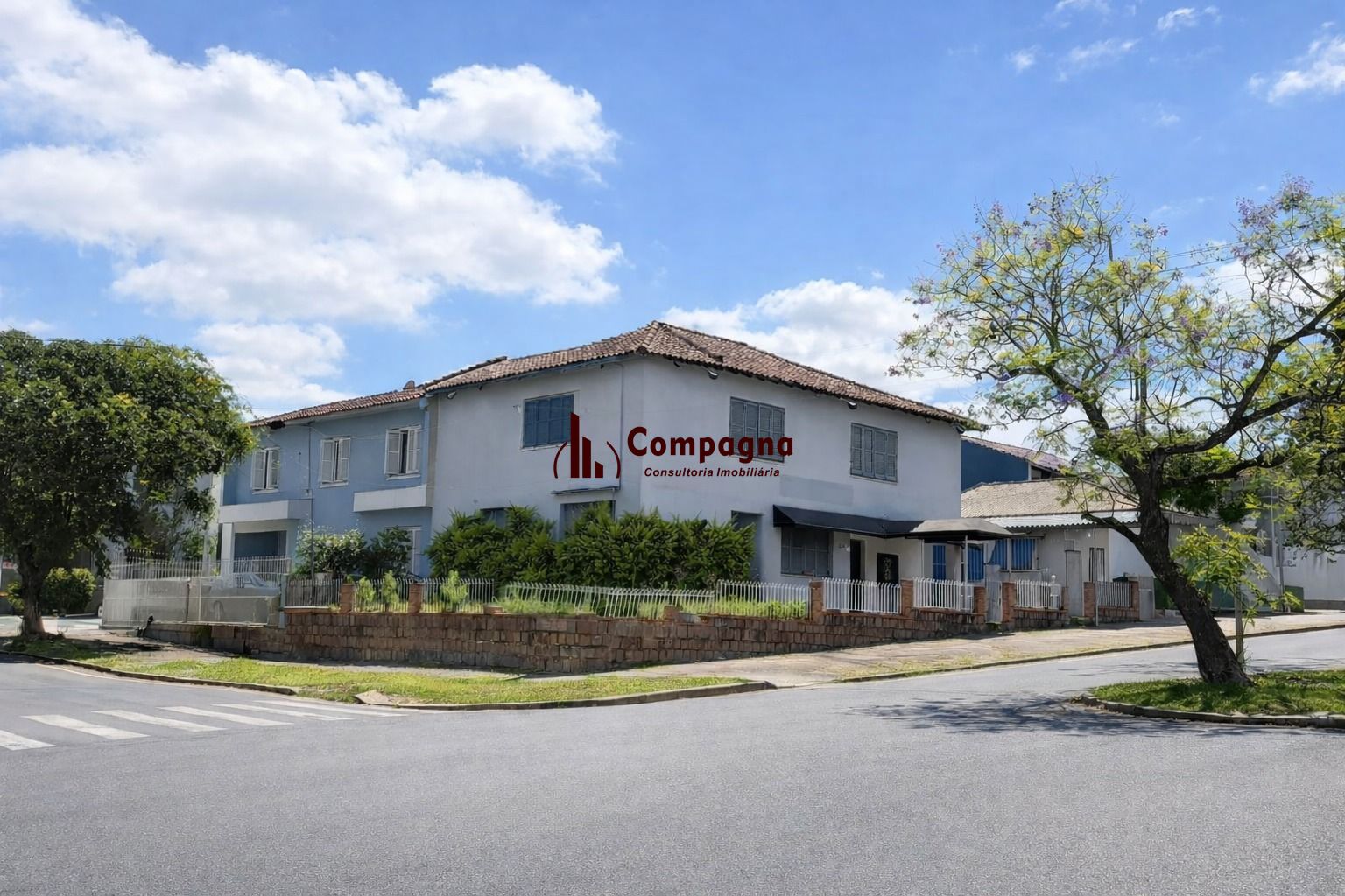 📍 Casa de Esquina com 300m² na Avenida Alberto Pasqualini – Porto Alegre