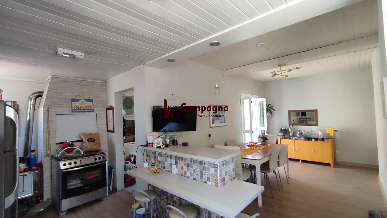 Casa com 3  Dormitórios, sacada e churrasqueira, no Bairro São João — foto 5