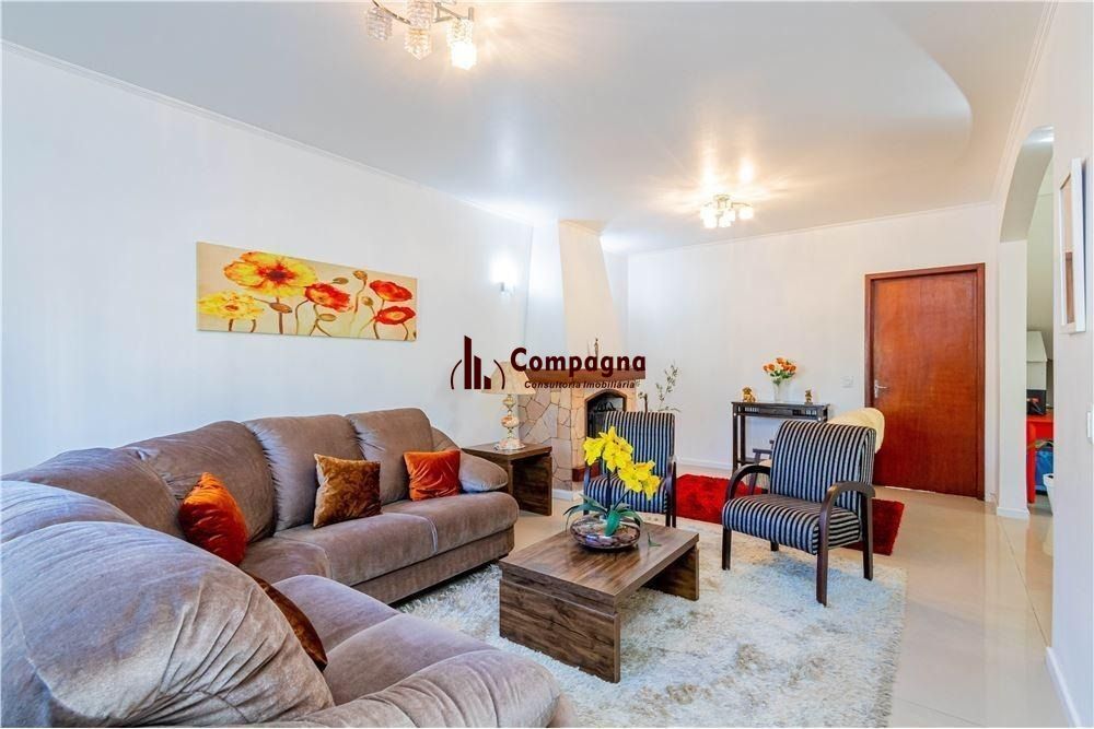 Ampla casa com 3  Dormitórios 293m² e Pátio amplo Próximo a Adda Mascarenhas — foto 3