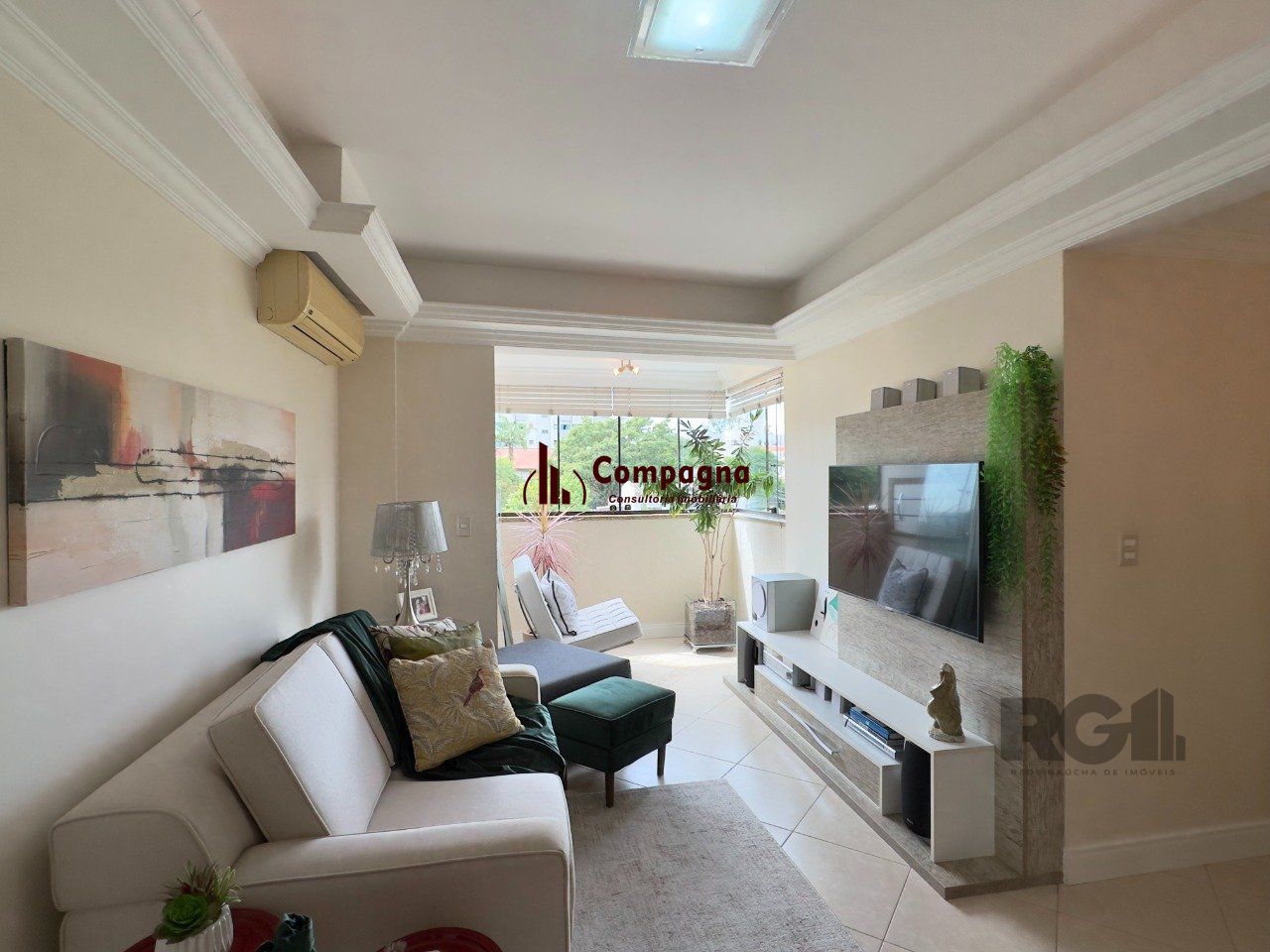 APARTAMENTO 2 DORMITÓRIOS, DE FRENTE, COM VAGA DE GARAGEM NO JARDIM BOTÂNICO