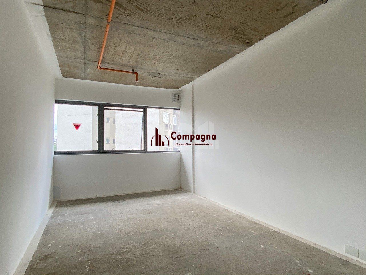 Sala comercial nova, em andar alto na Assis Brasil