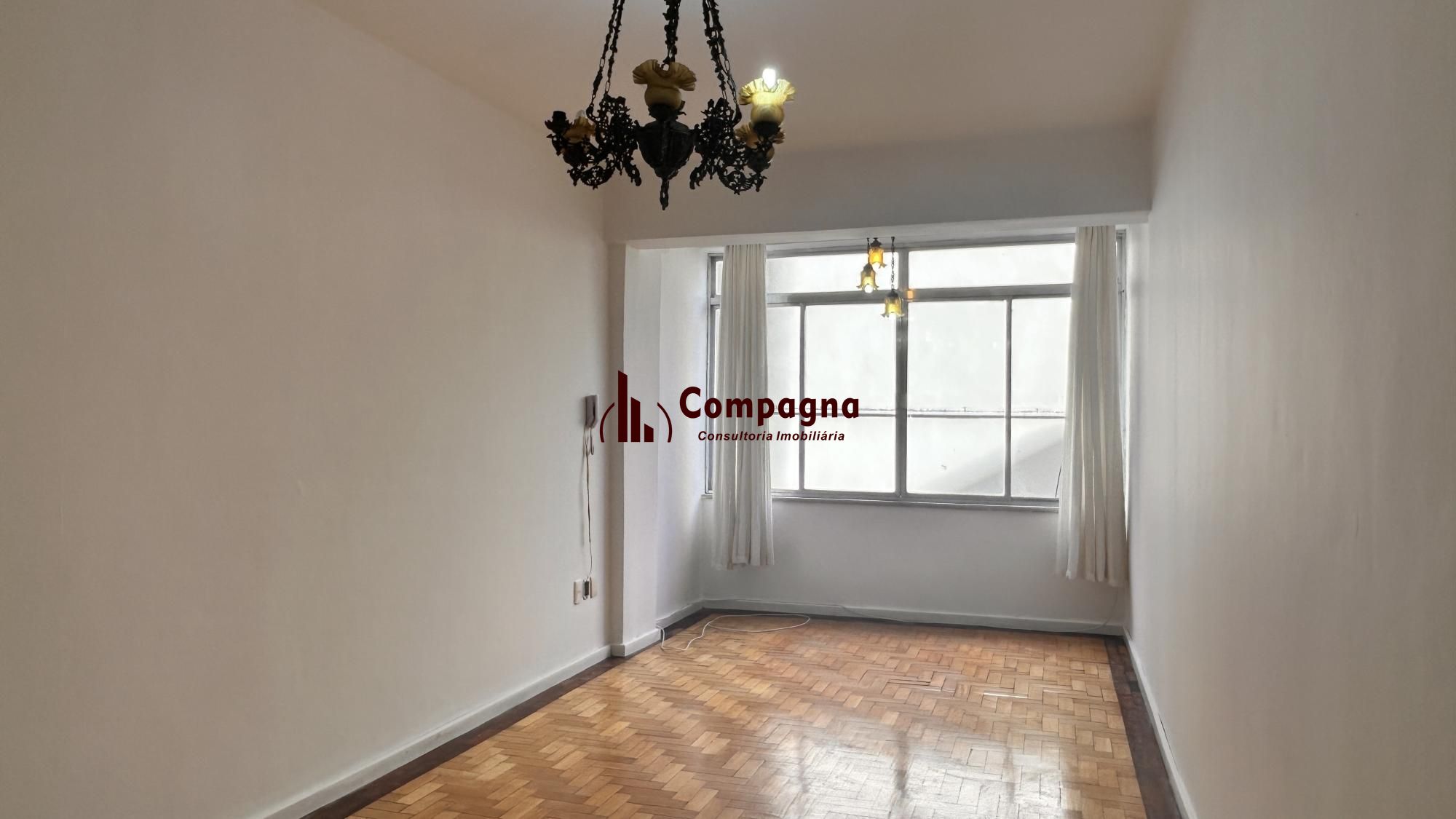 Apartamento 2 dormitórios com pátio