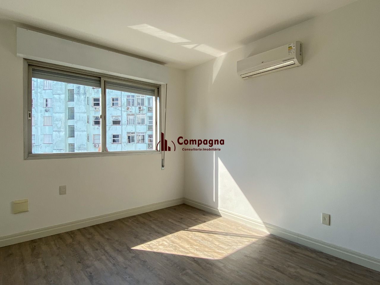 APARTAMENTO DE FRENTE, 1 DORMITÓRIO COM VAGA DE GARAGEM NA DUQUE — foto 2