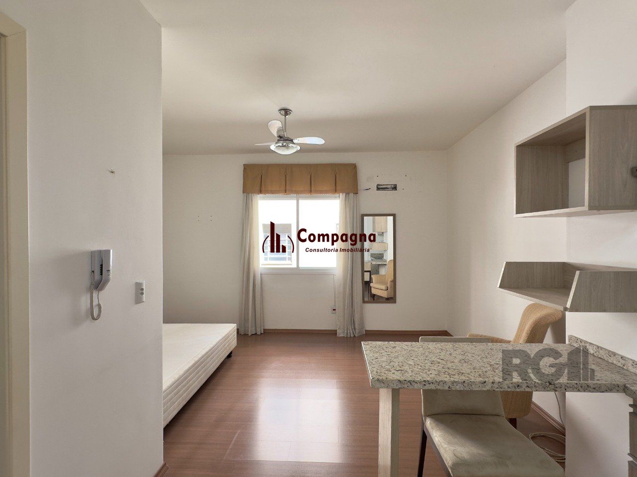STUDIO SEMIMOBILIADO COM VAGA DE GARAGEM NO CENTRO HISTÓRICO — foto 2