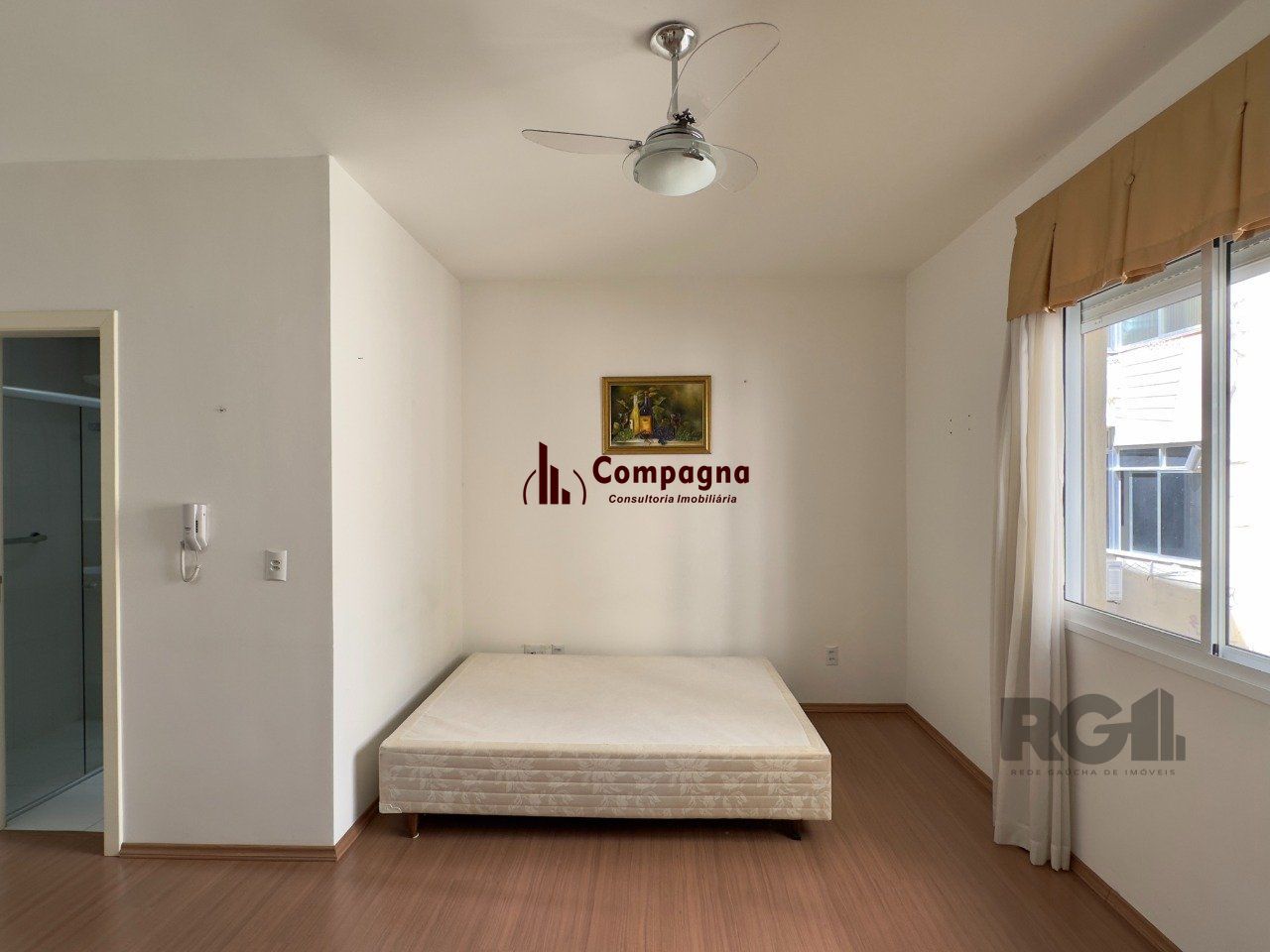 STUDIO SEMIMOBILIADO COM VAGA DE GARAGEM NO CENTRO HISTÓRICO — foto 4