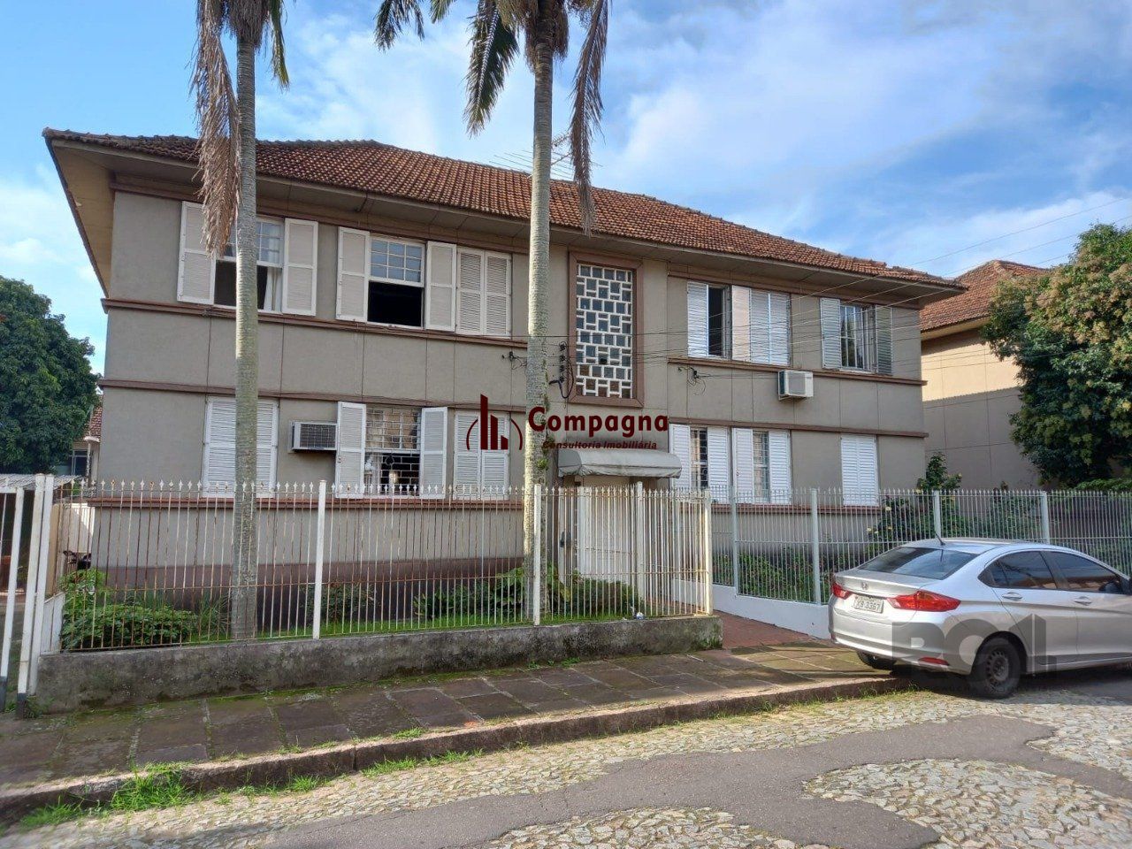Apartamento 3 dormitórios com casa nos fundos