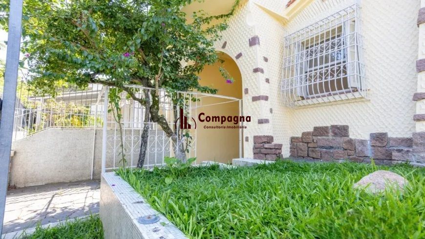 Casa Ampla com Pátio e Excelente Localização no Petrópolis — foto 2