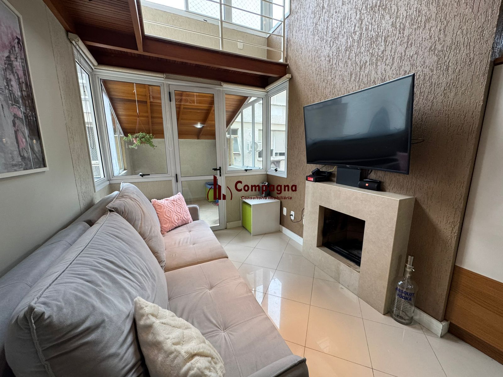 Duplex na Bela Vista, 2 dormitórios com espaço para home office, lareira e 2 vagas — foto 2